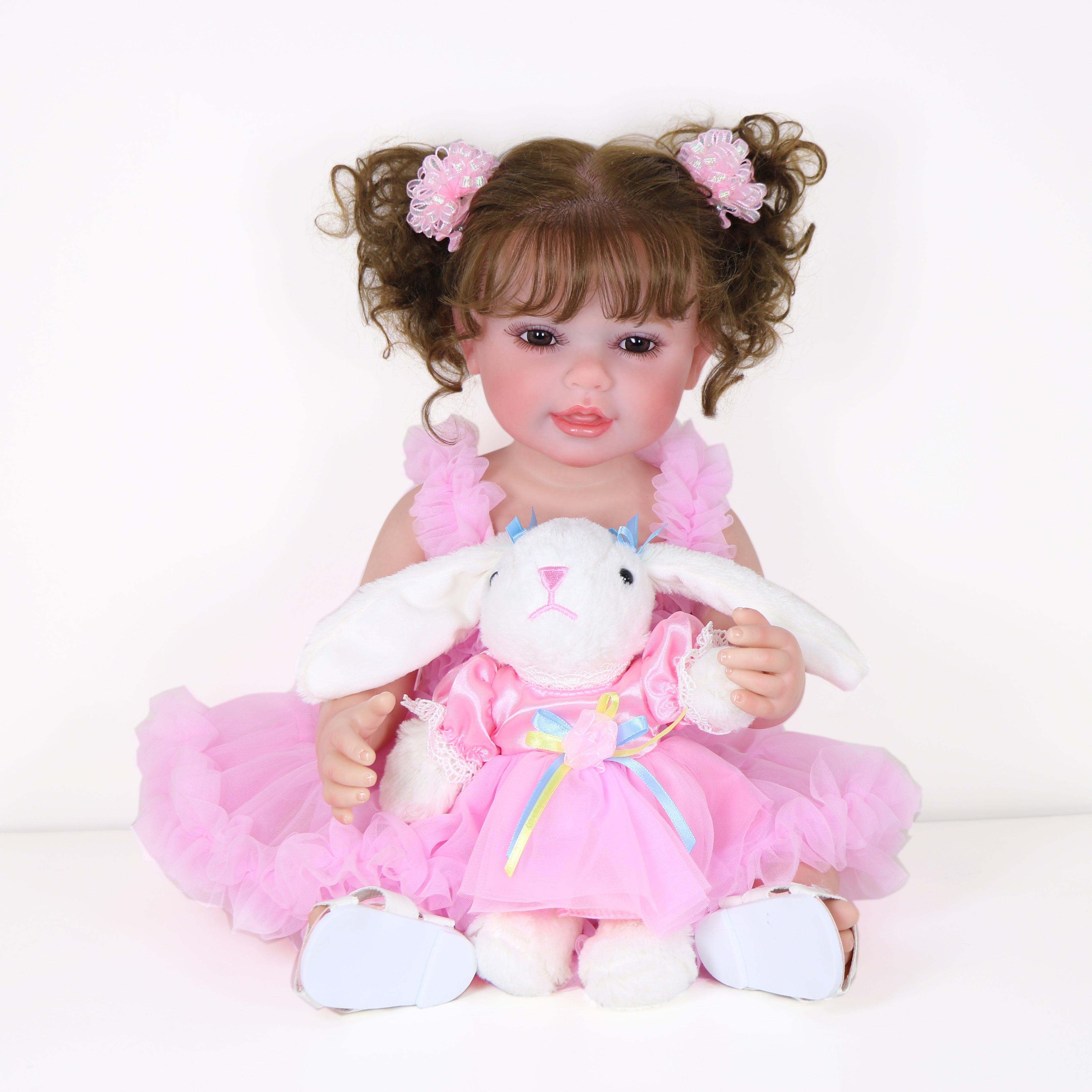 Poup¨¦e Reborn de 22 pouces - Mouvement joyeux avec un visage peint 3D, un corps en vinyle souple et des cheveux racin¨¦s, accompagn¨¦ d'un petit lapin en peluche, parfait pour des cadeaux de No?l, d'Halloween ou de Thanksgiving.