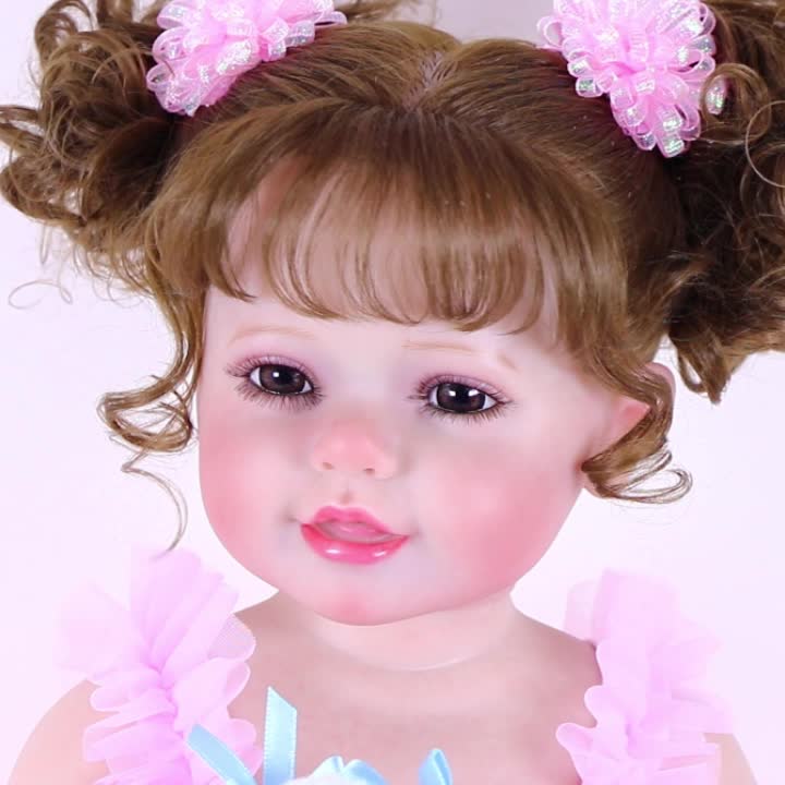 Poup¨¦e Reborn de 22 pouces - Mouvement joyeux avec un visage peint 3D, un corps en vinyle souple et des cheveux racin¨¦s, accompagn¨¦ d'un petit lapin en peluche, parfait pour des cadeaux de No?l, d'Halloween ou de Thanksgiving.