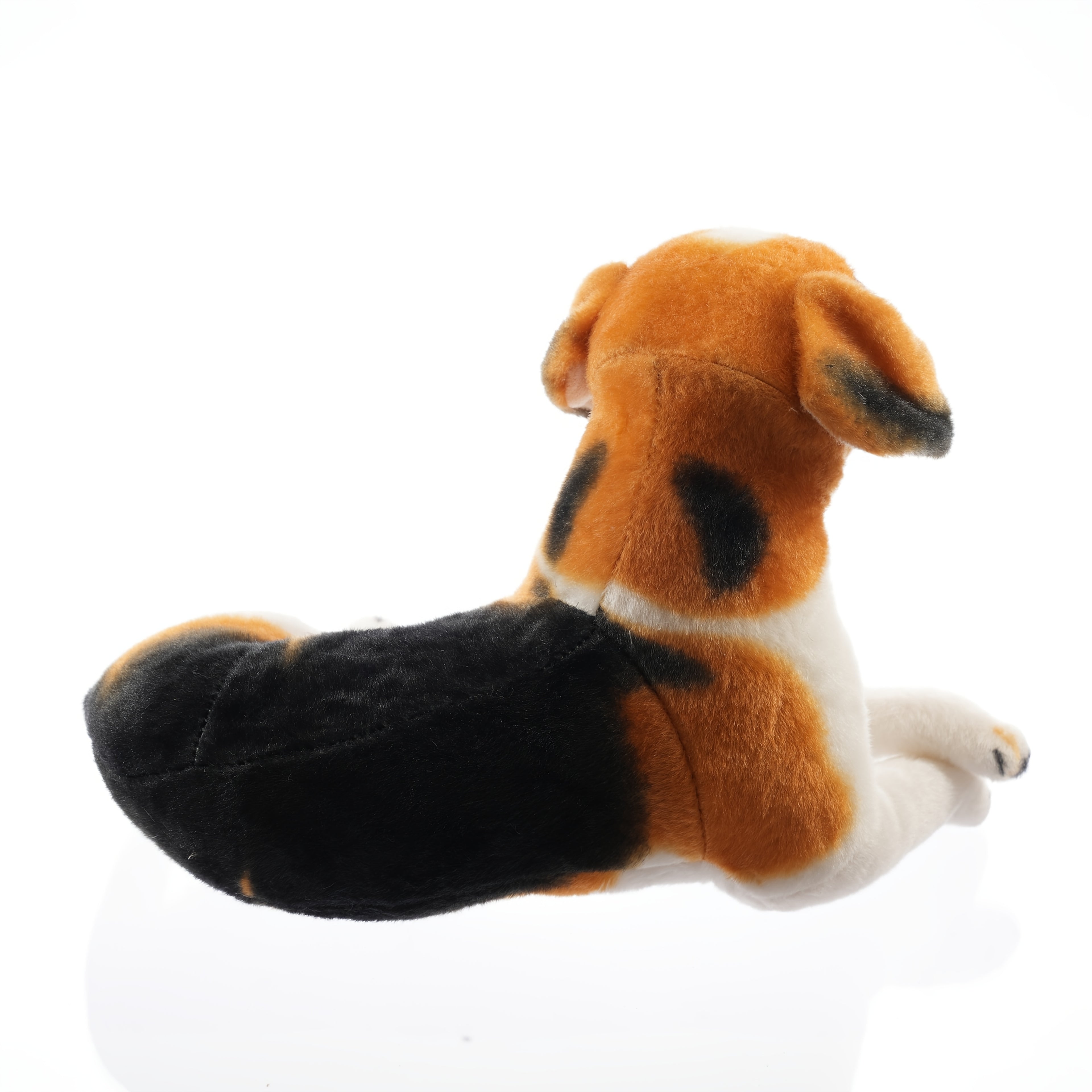 Un jouet en peluche r¨¦aliste d'un chien beagle, figurine de chien r¨¦aliste, adapt¨¦ pour la d¨¦coration de la chambre et les cadeaux de vacances.